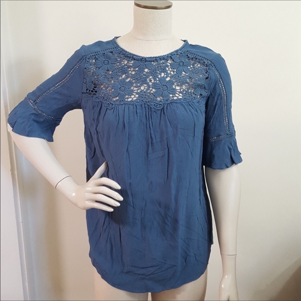 LOFT blue floral crochet trim short sleeve top